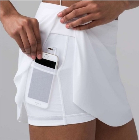 Lululemon Quick Pace Skirt w Shorts  WHITE  sz 2 - Picture 4 of 6